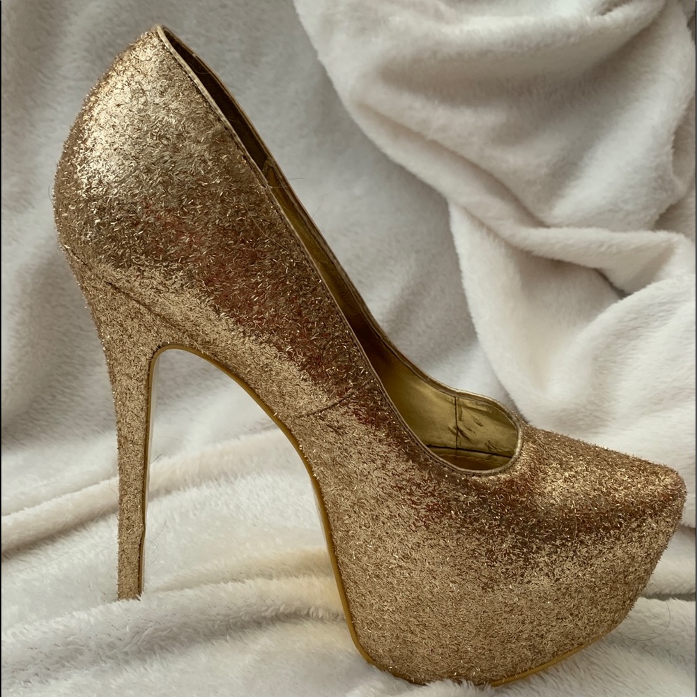 Amazing GOLD glitter ultra-high heels!     6 1/2" heel with platform front.Sz 10